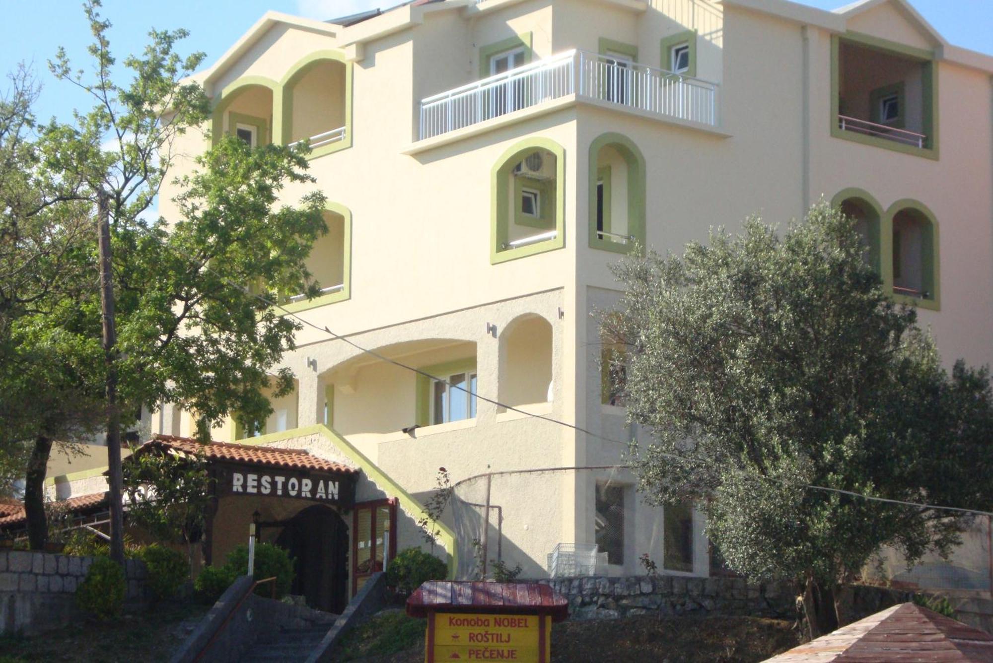 Pansion Nobel 호텔 Petrovac 외부 사진